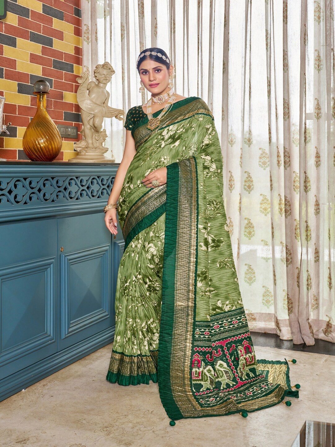 

Paramparik Textile Floral Printed Zari Pure Silk Banarasi Saree, Green
