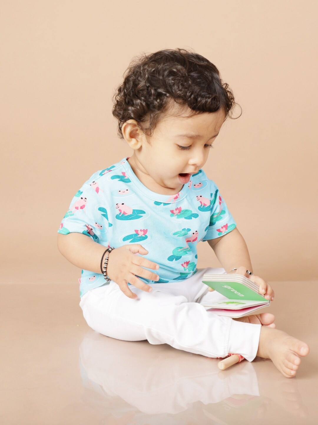 

Ola! Otter Kids Conversational Printed Oversize Organic Cotton T-shirt, Blue