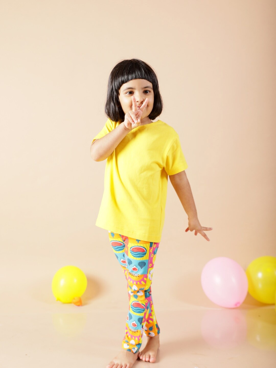 

Ola! Otter Kids Round Neck Oversize Organic Cotton T-shirt, Yellow