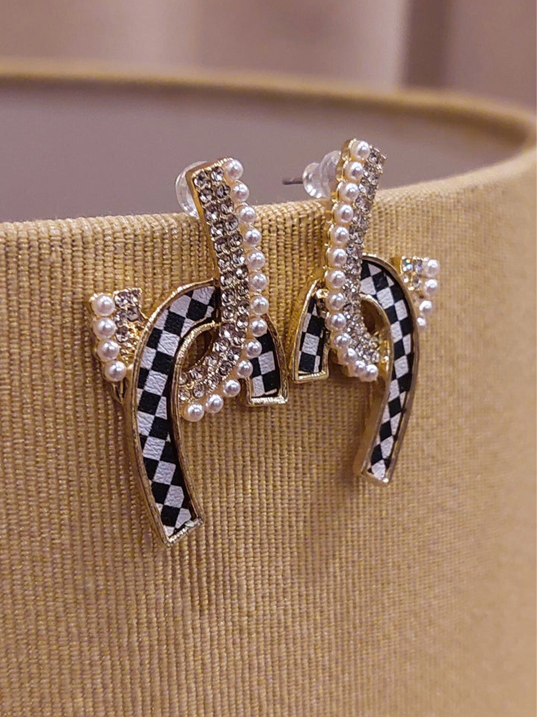 

VAGHBHATT Contemporary Studs Earrings, Black