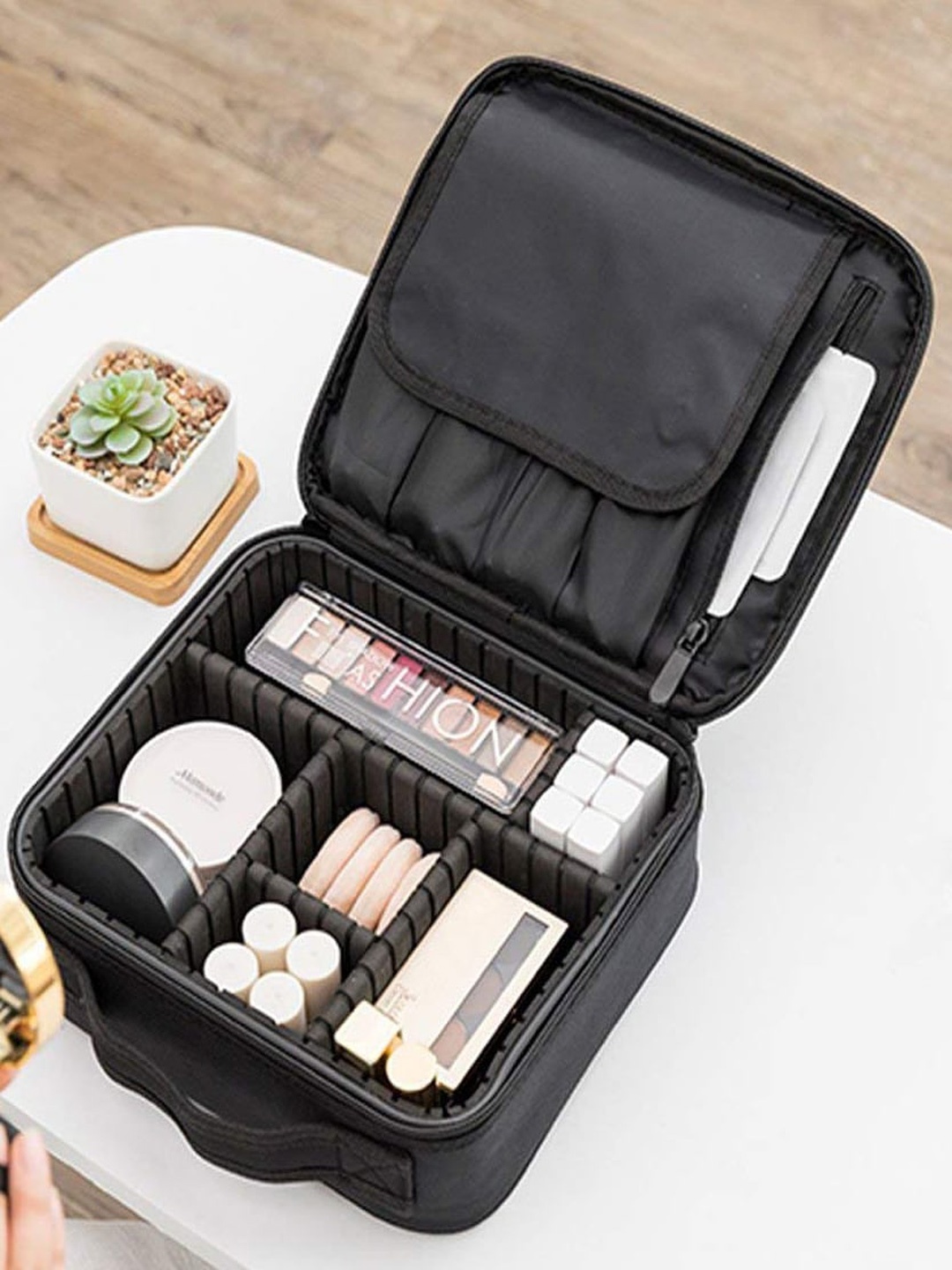 

HOUSE OF QUIRK Green & White Printed Canvas Makeup Organiser