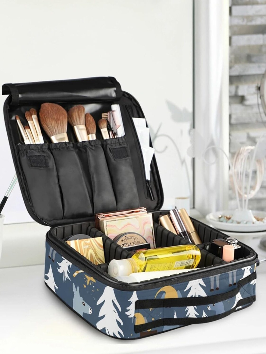 

HOUSE OF QUIRK Blue & White Printed Canvas Makeup Organiser