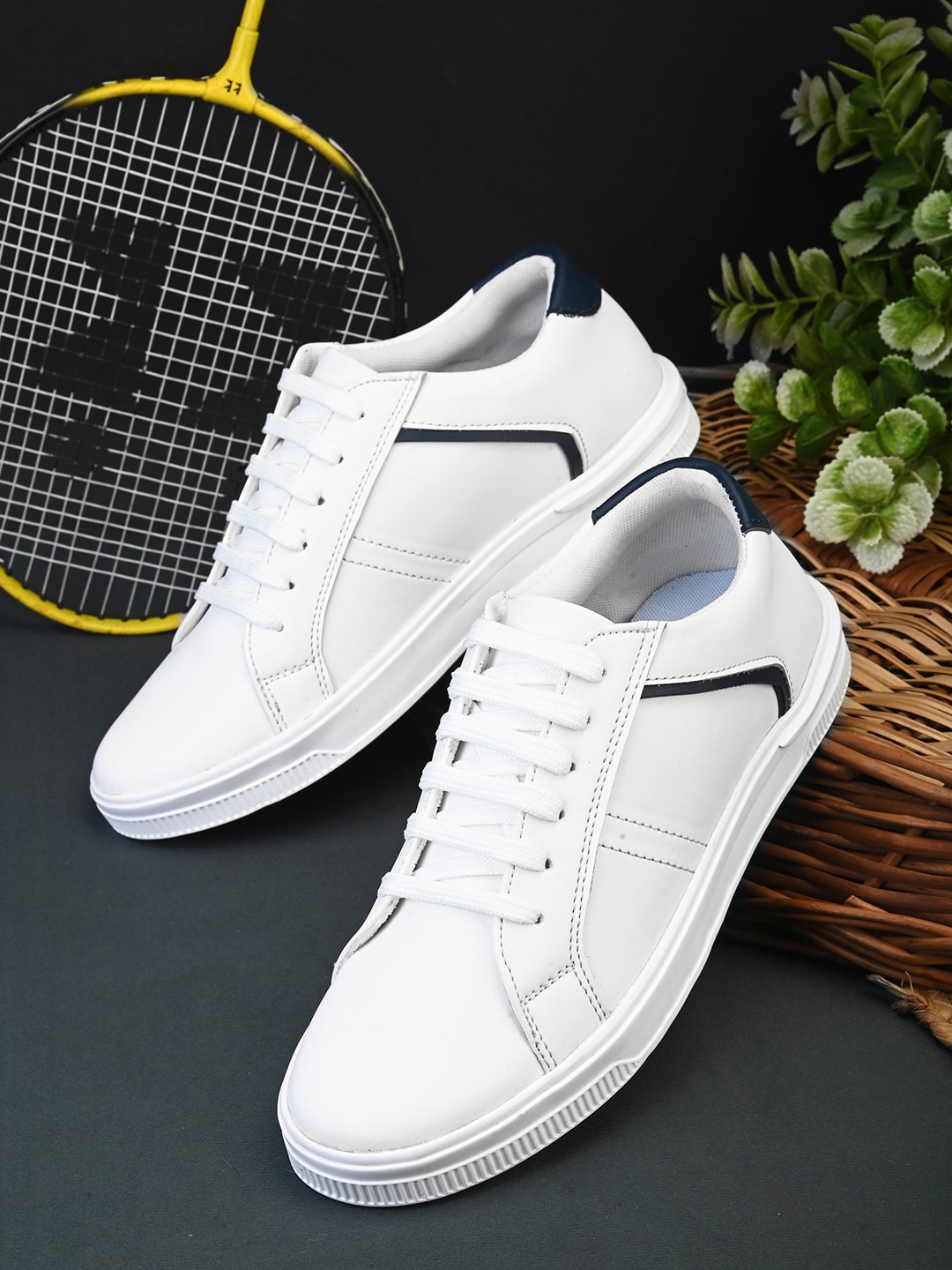 

The Roadster Lifestyle Co. Men White Lace-Up Lightweight Sneakers