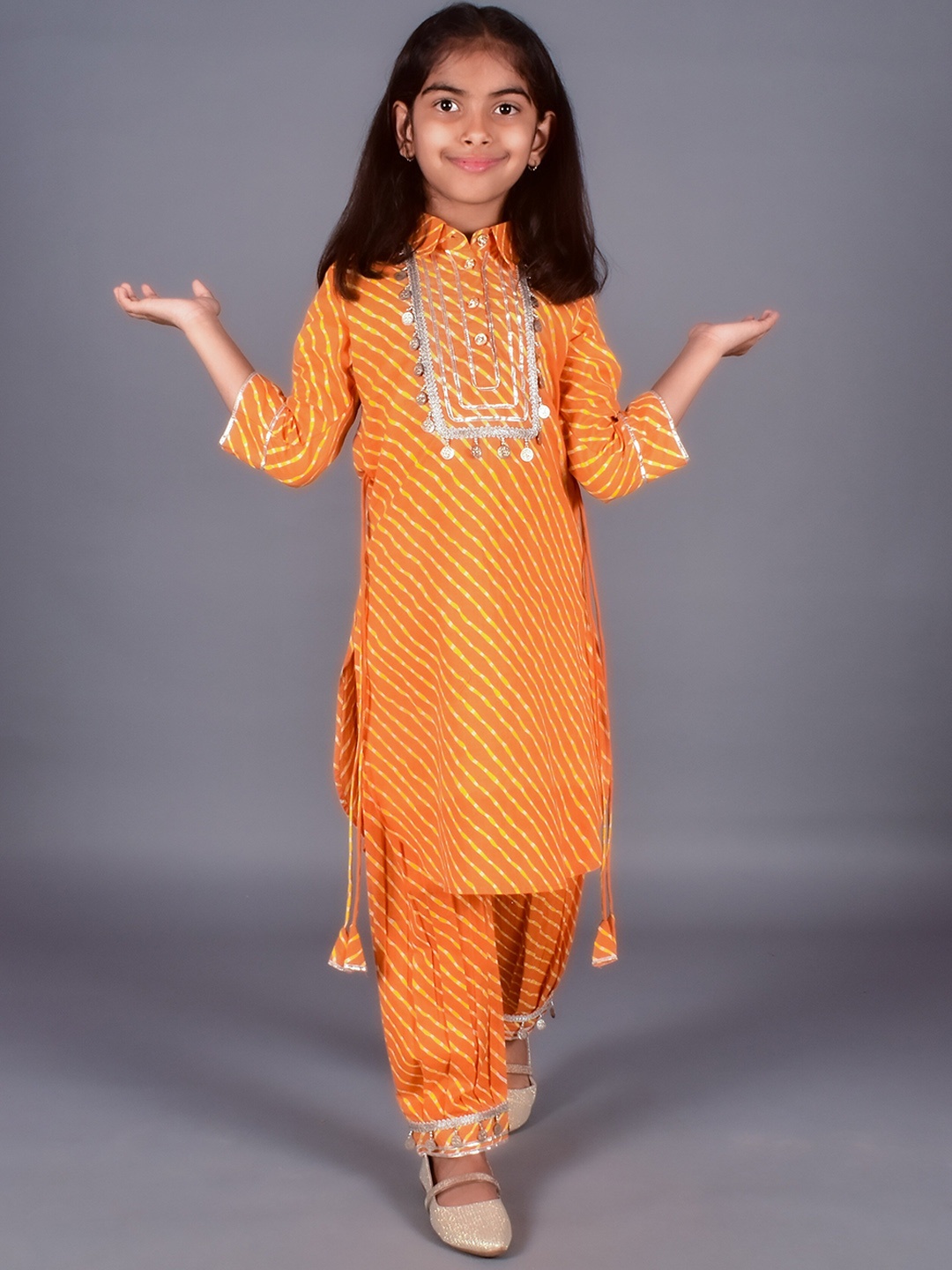 

BAESD Girls Leheriya Printed Regular Gotta Patti Pure Cotton Kurta with Pyjamas, Orange