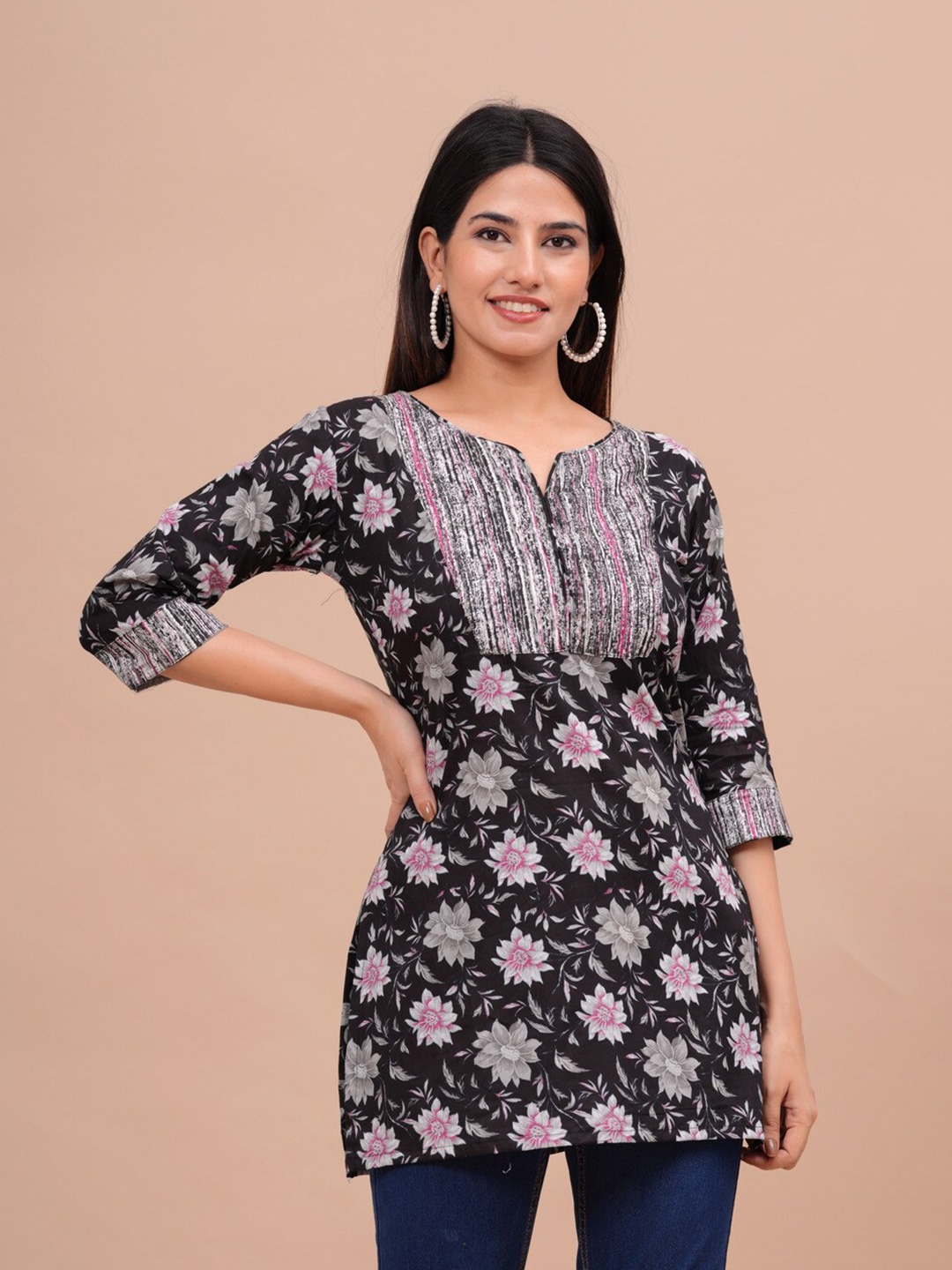 

AVYCO Floral Printed Cotton Straight Kurti, Black