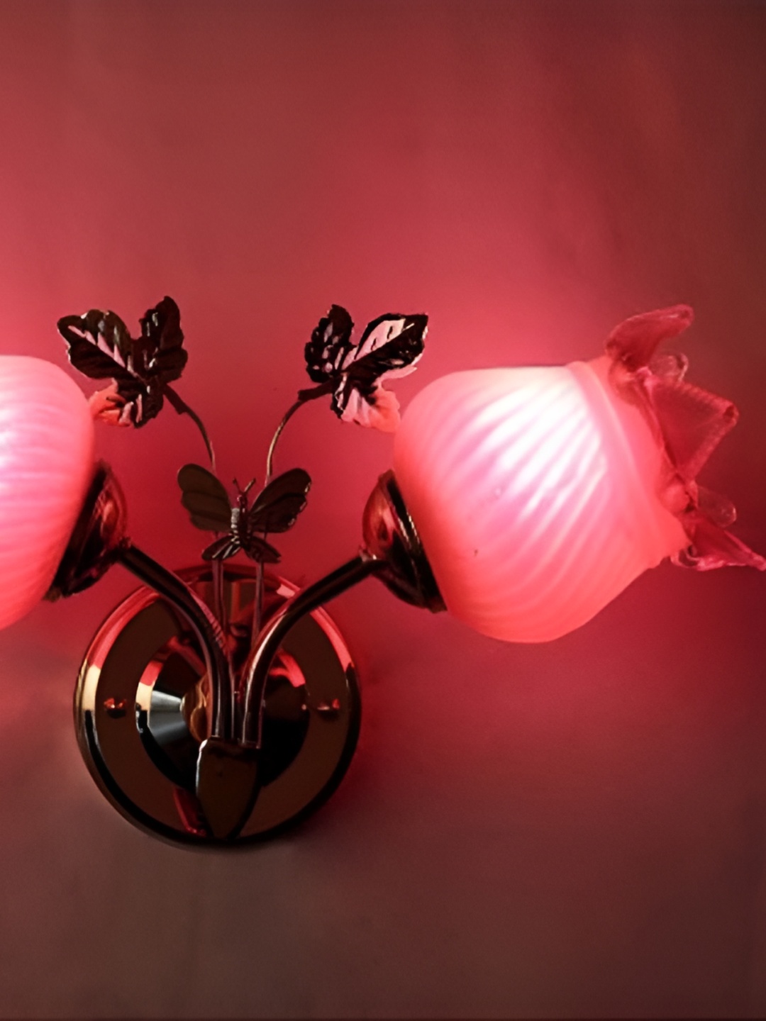 

Afast Gold Toned & Pink Abstract Shaped Glass Wall Lamp