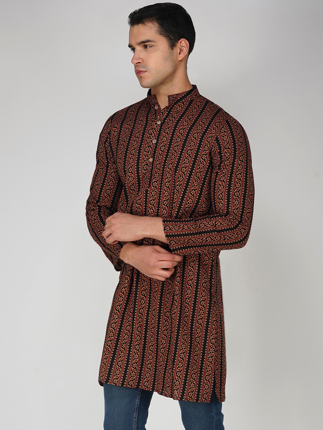 

Vastraa Fusion Ethnic Motifs Printed Pure Cotton Straight Kurta, Maroon