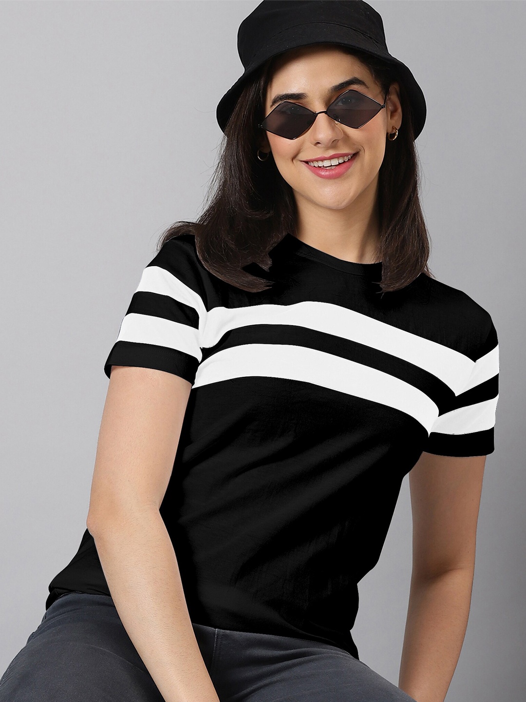 

AUSK Colourblocked Round Neck Regular Fit T-shirt, Black