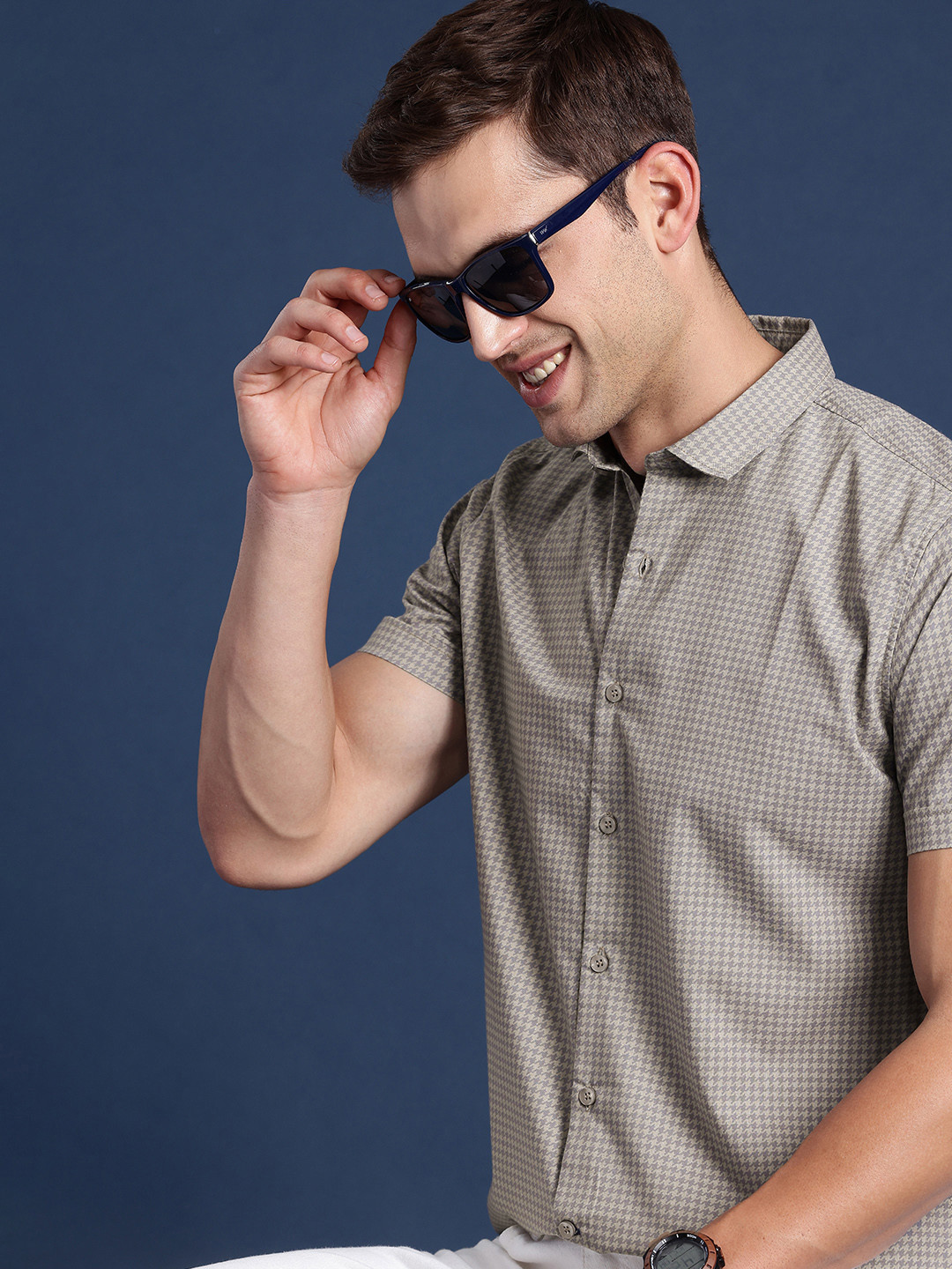 

Mast & Harbour Men Standard Abstract Printed Casual Shirt, Mauve