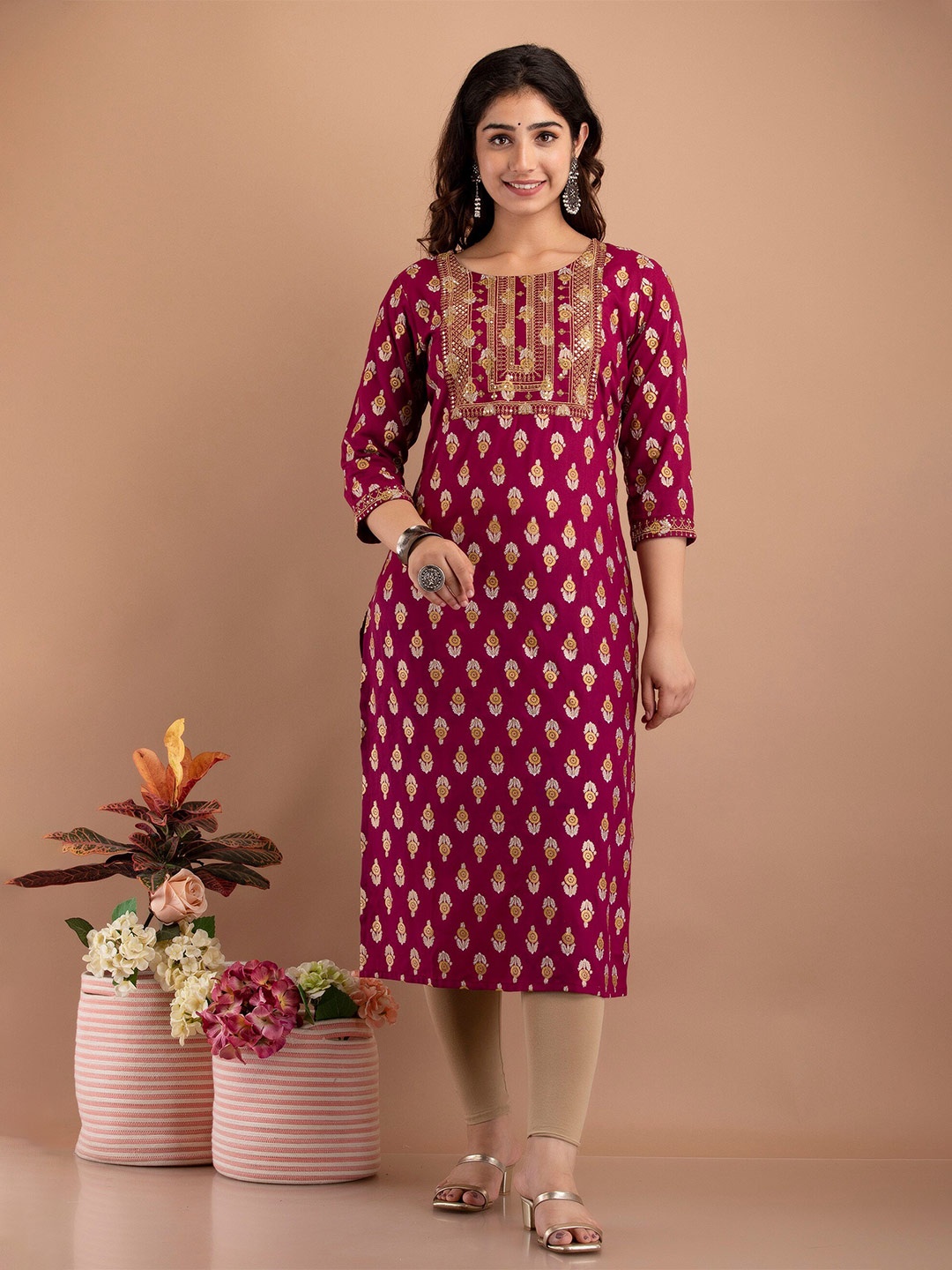 

BAESD Ethnic Motifs Printed Sequinned Straight Kurta, Maroon