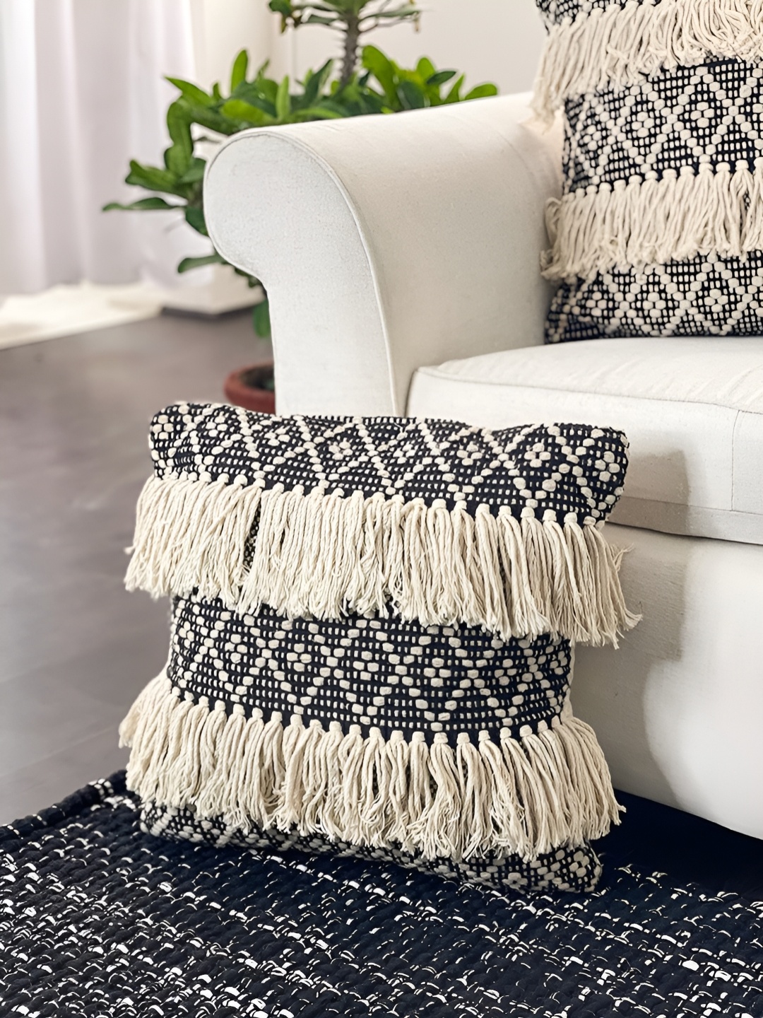 

Textile and Beyond Off White & Black 4 Pieces Geometric Cotton Square Cushion Covers