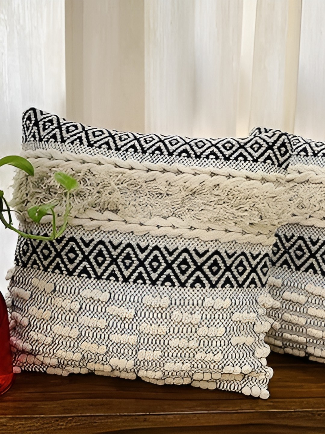 

Textile and Beyond Black & Off White Abstract Cotton Square Cushion Cover