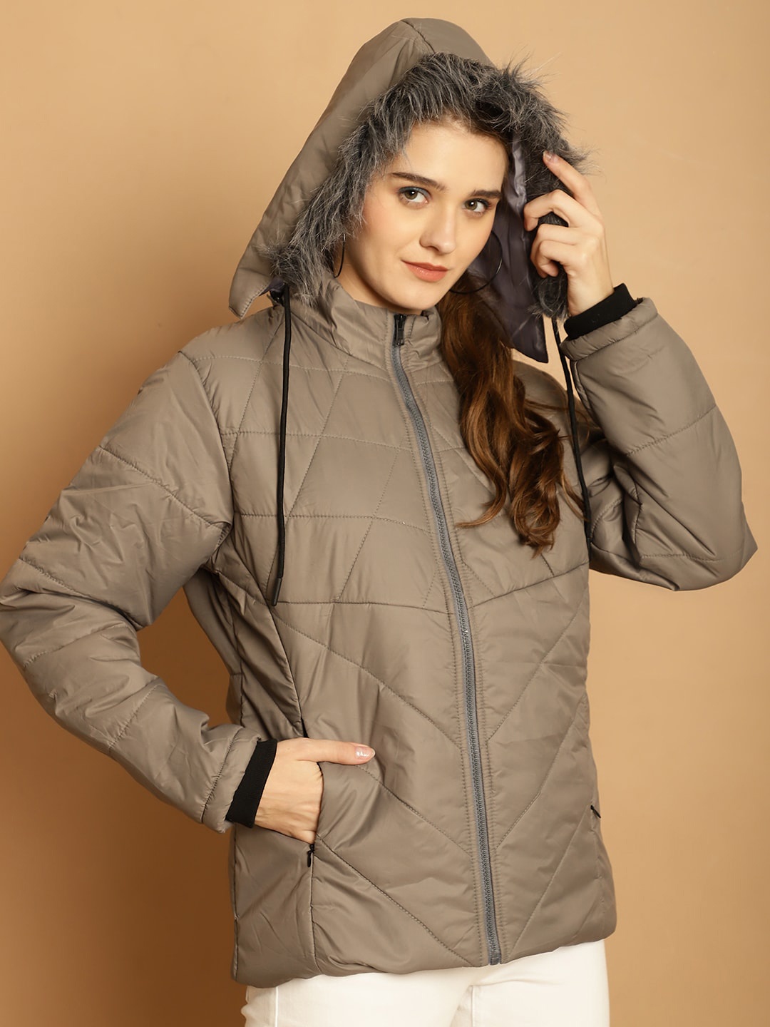 

WELL QUALITY Hooded Puffer Jacket, Grey