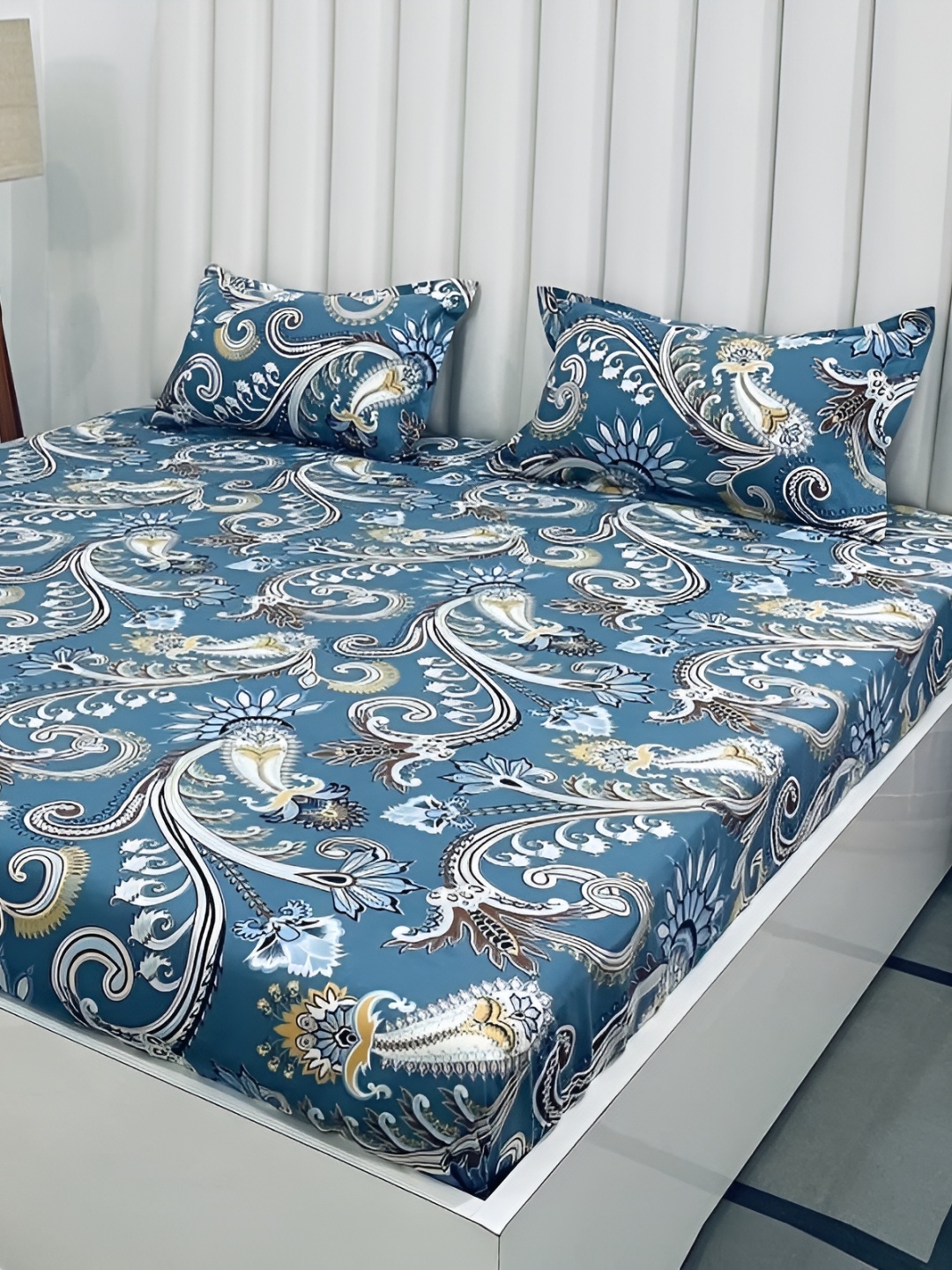 

CHHILAKIYA Blue & White Floral 210 TC 130 GSM King Bedsheet with 2 Pillow Covers