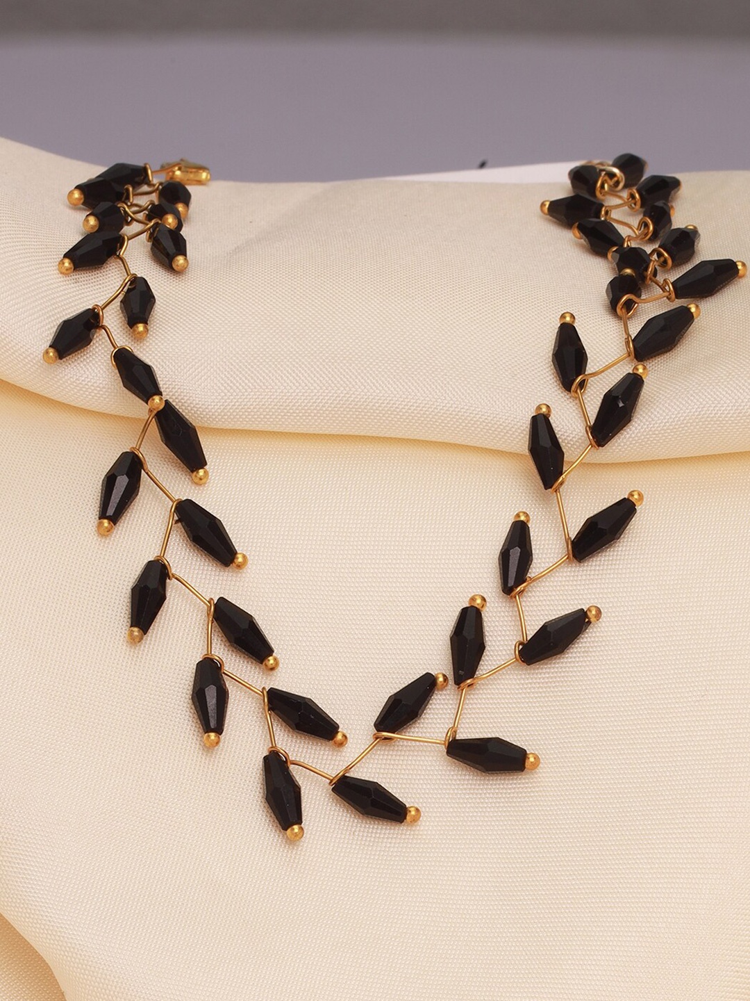 

Ayesha Necklace With Oval-Shaped Translucent Beads In a Leaf Pattern, Gold