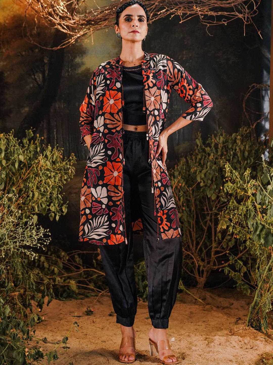 

FASHION DWAR Top & Trousers With Shrug, Black