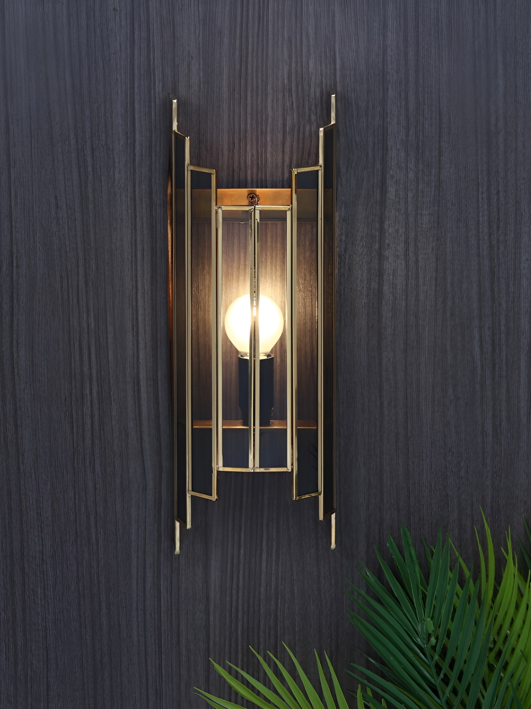 

Decor de Maison Black & Gold Toned Textured Contemporary Metal Wall Lamp