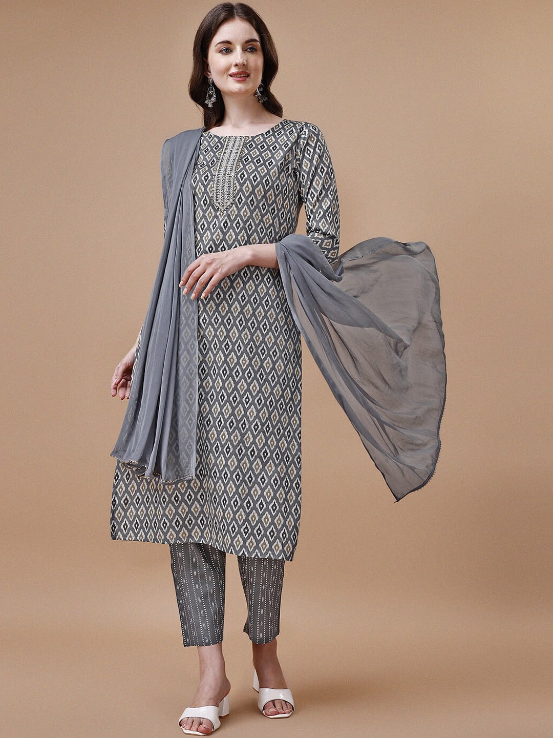 

KALINI Ethnic Motifs Printed Regular Gotta Patti Kurta With Trousers & Dupatta, Grey