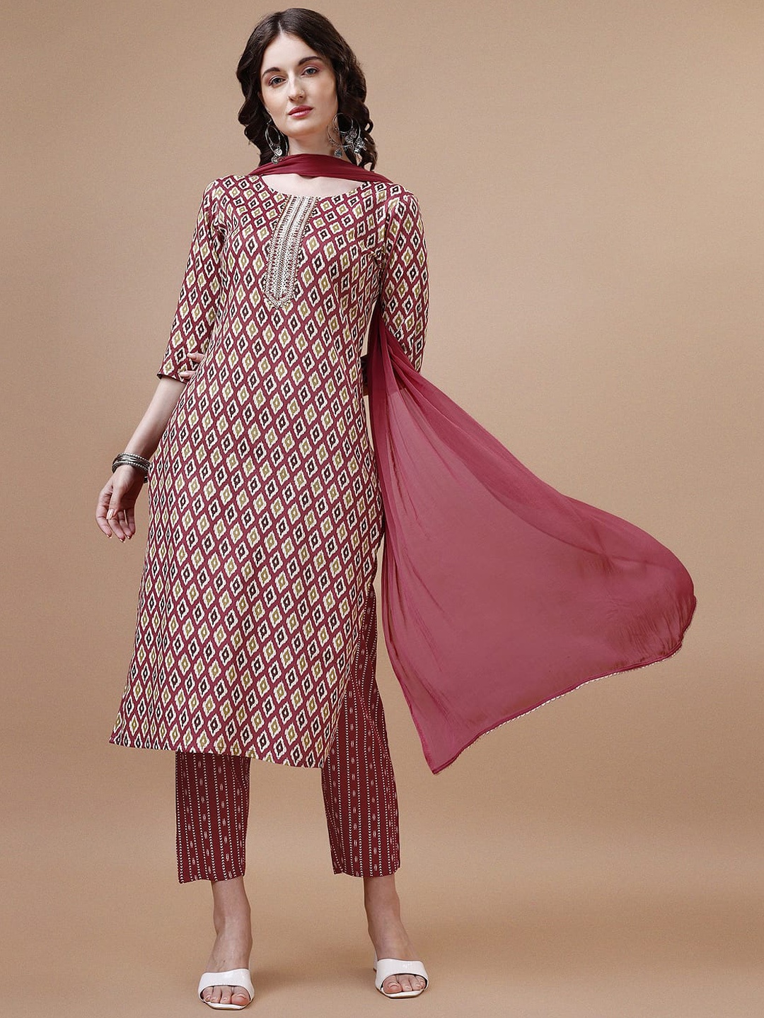 

KALINI Ethnic Motifs Printed Regular Gotta Patti Kurta With Trousers & Dupattata, Pink