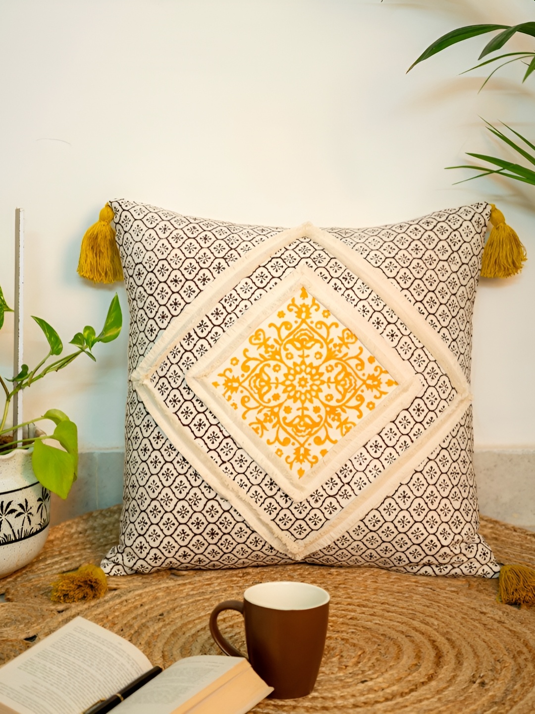 

ABSTRACT INDIA Beige Cotton Square Cushion Cover