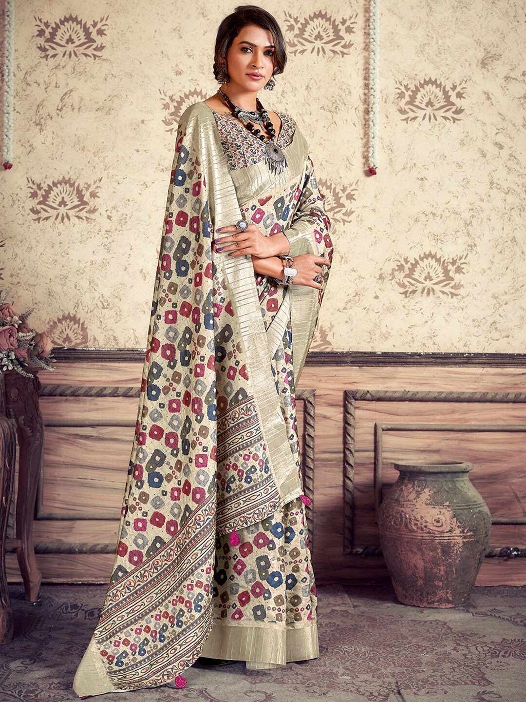 

Mitera Beige Abstract Printed Silk Blend Sungudi Saree