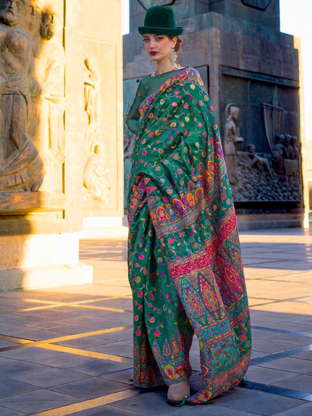 

Mitera Green Ethnic Motifs Woven Design Organza Banarasi Saree