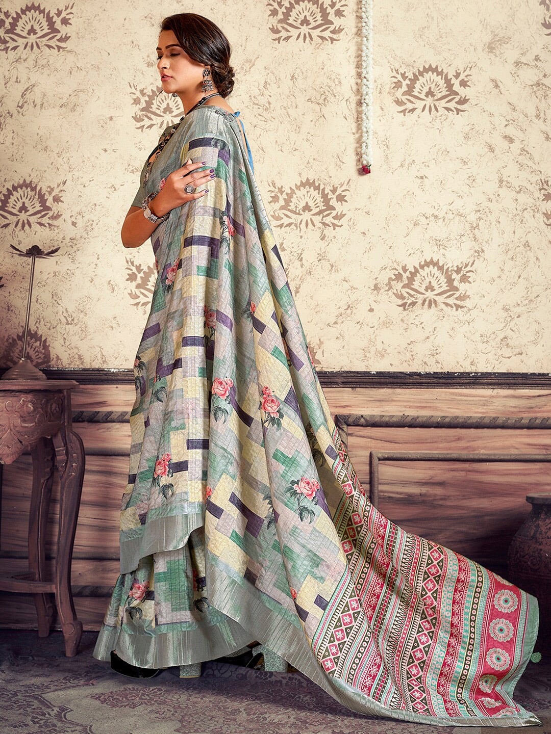 

Mitera Grey Floral Silk Blend Designer Sungudi Saree