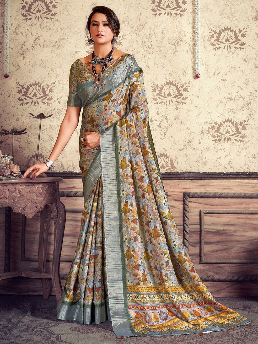 

Mitera Grey Geometric Printed Zari Sungudi Saree