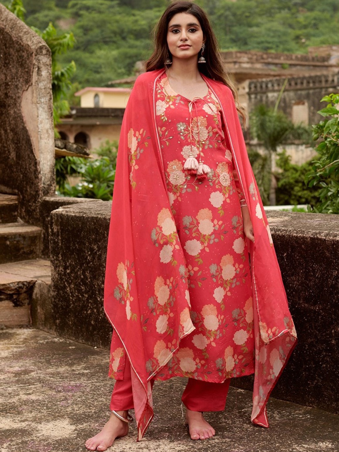 

KARAJ JAIPUR Floral Printed Tie-Up Neck Straight Kurta & Trouser With Dupatta, Red