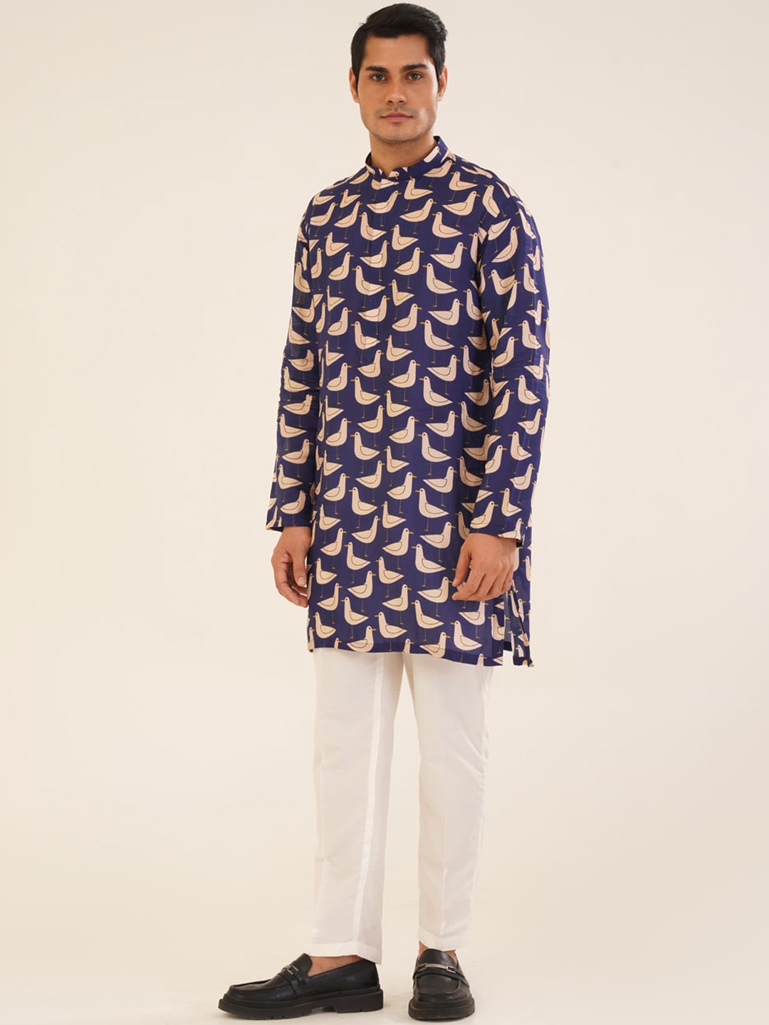 

KALPRAAG Quirky Printed Mandarin Collar Straight Kurta With Trouser, Violet