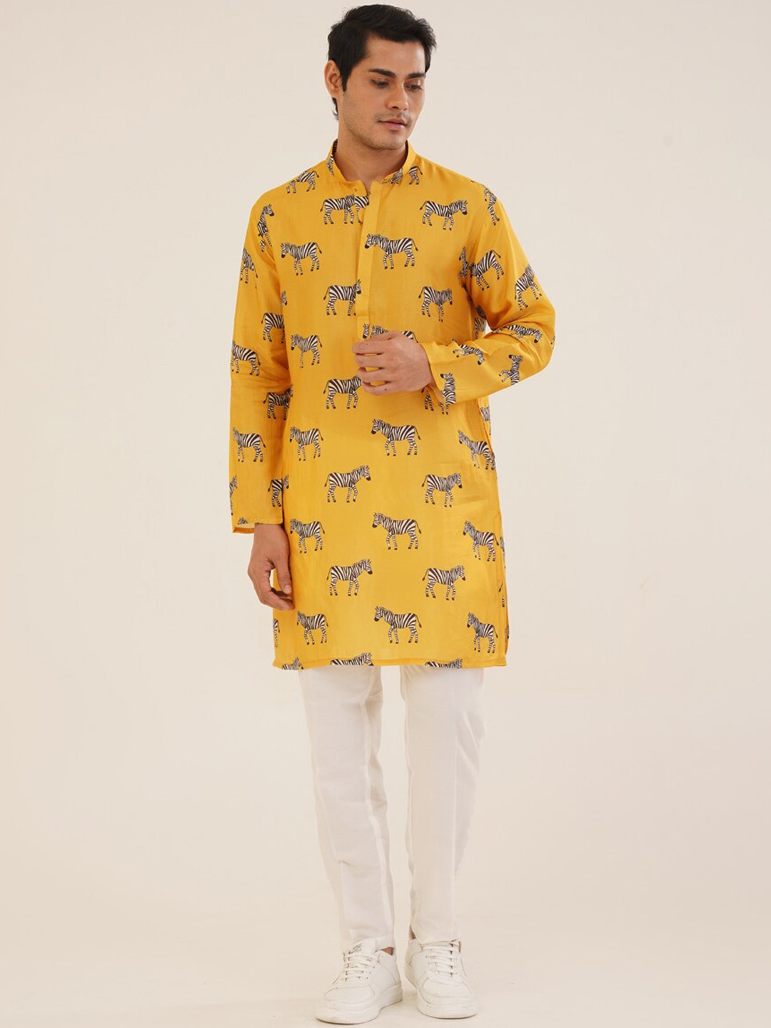 

KALPRAAG Conversational Printed Mandarin Collar Georgette Regular Kurta, Yellow