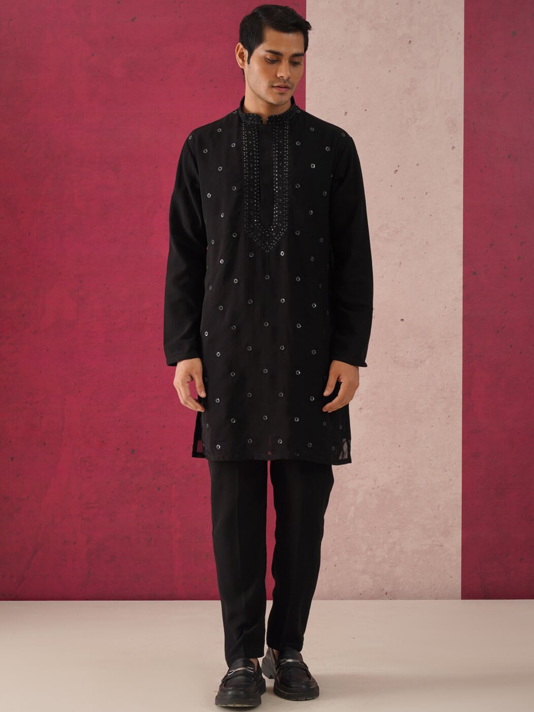 

KALPRAAG Ethnic Motif Embroidered Sequinned Straight Kurta with Trousers, Black