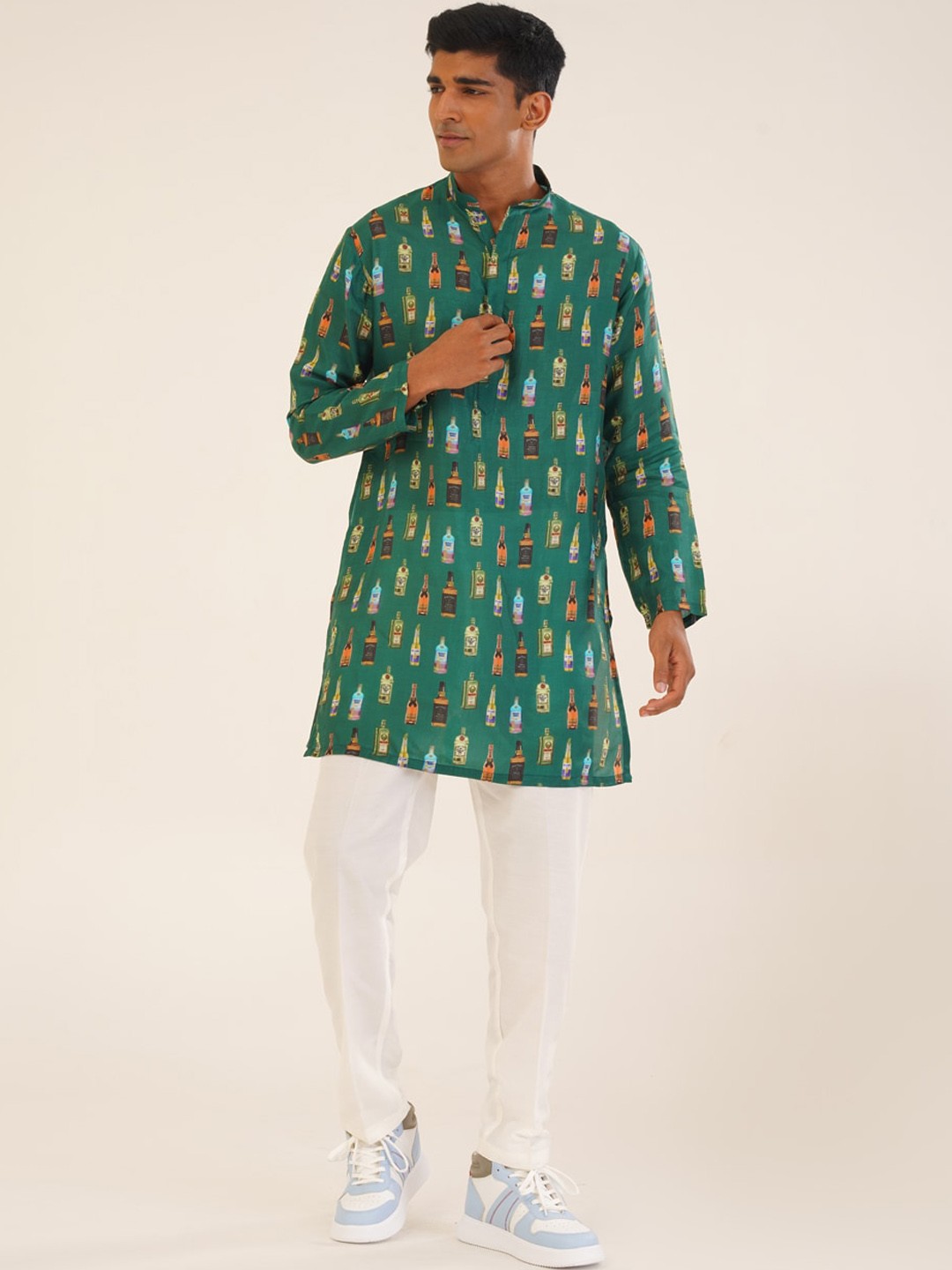 

KALPRAAG Graphic Printed Mandarin Collar Kurta with Trousers, Green