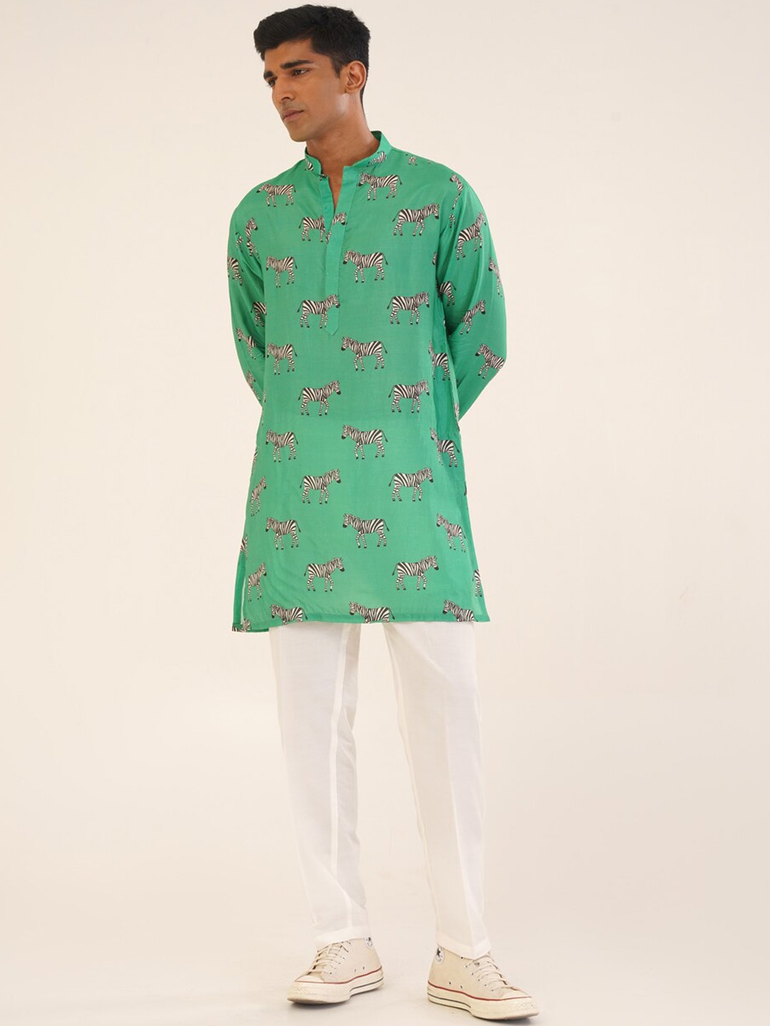 

KALPRAAG Graphic Printed Mandarin Collar Kurta with Trousers, Sea green