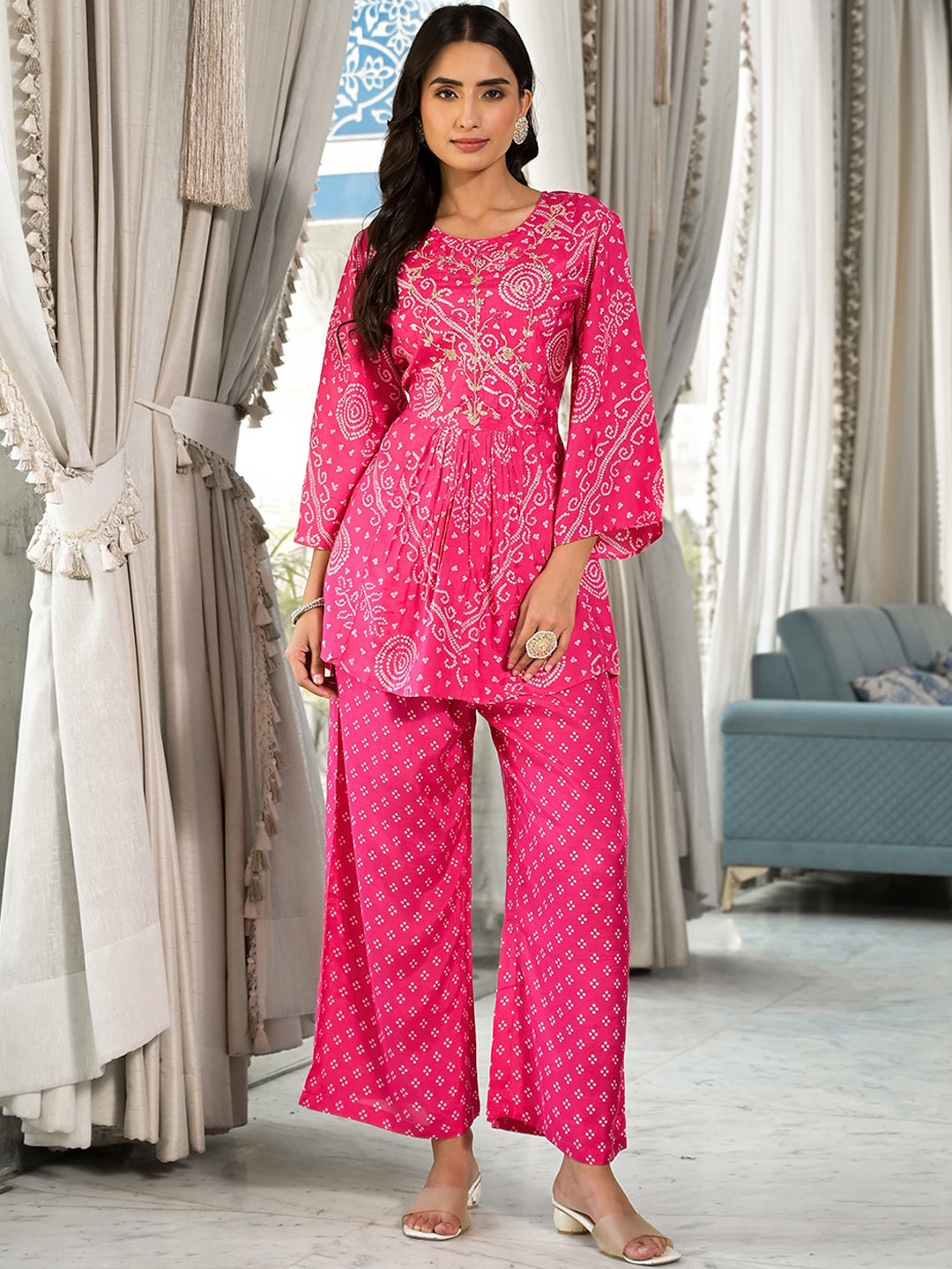 

Divena Ethnic Motifs Printed Round Neck Tunic With Flared Palazzos Co-Ords, Pink