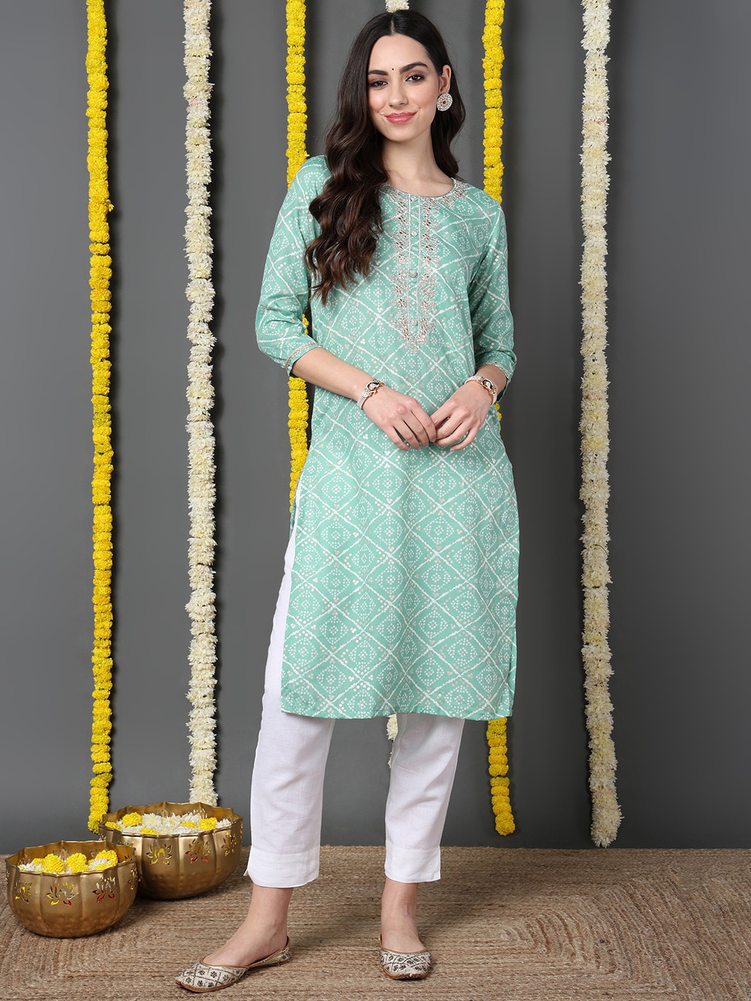 

AHIKA Bandhani Printed Zari Straight Kurta, Sea green