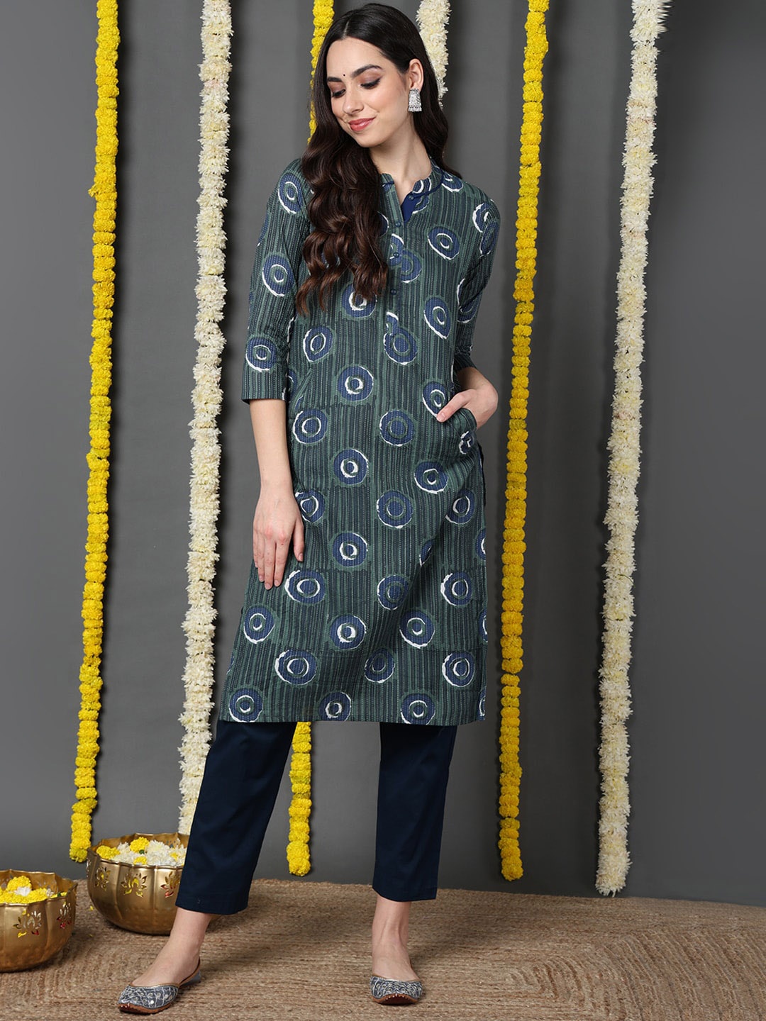 

AHIKA Geometric Printed Mandarin Collar Gotta Patti Cotton Straight Kurta, Teal