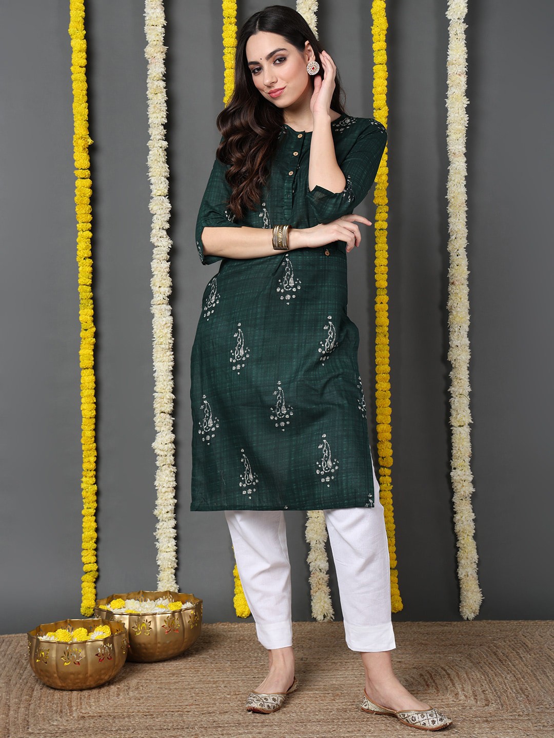 

AHIKA Paisley Printed Straight Cotton Kurta, Green
