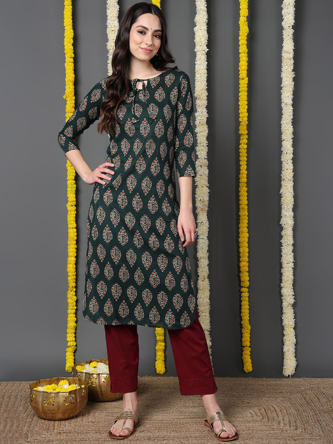 

AHIKA Ethnic Motifs Printed Tie-Up Neck Cotton Straight Kurta, Green