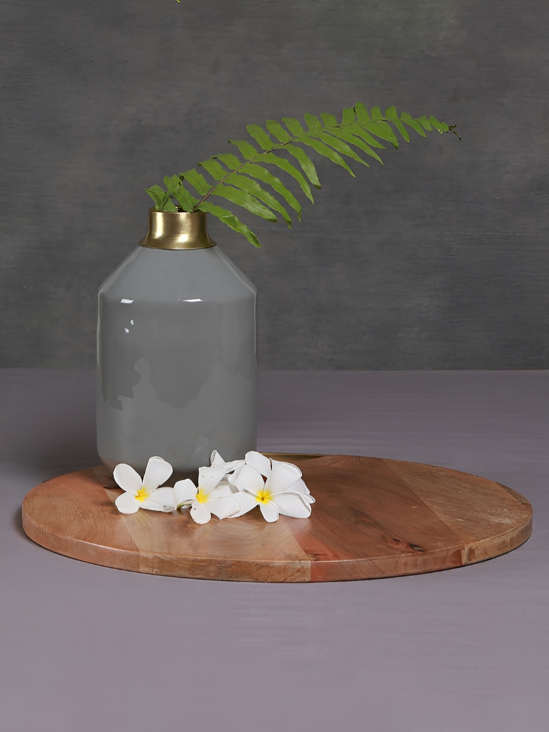 

Manor House Nemali Grey & Gold Toned Cylinder Shaped Flower Vase