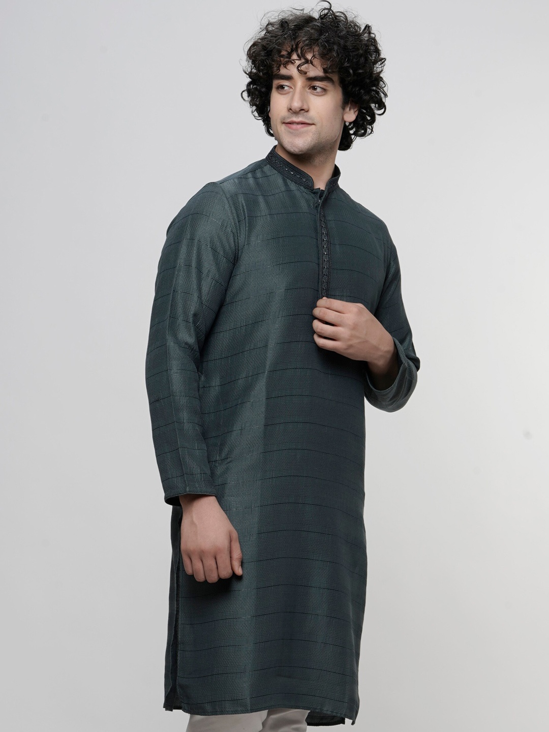 

MAAHI FABS Ethnic Motifs Embroidered Cotton Kurta, Green