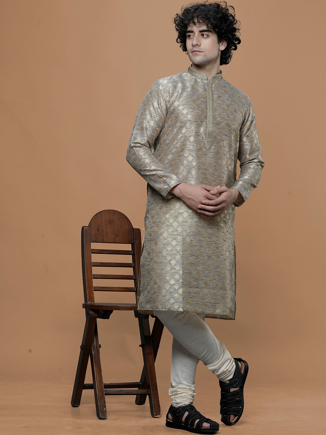 

MAAHI FABS Woven Design Thread Work Cotton Straight Kurta, Silver