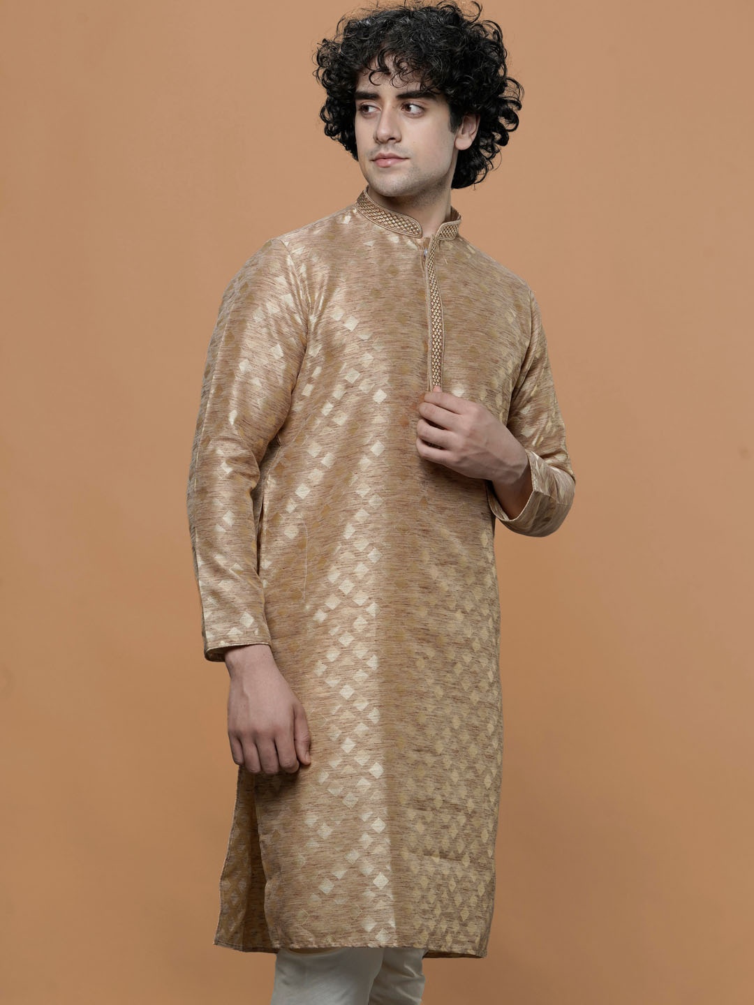 

MAAHI FABS Geometric Woven Design Thread Work Mandarin Collar Straight Kurta, Gold