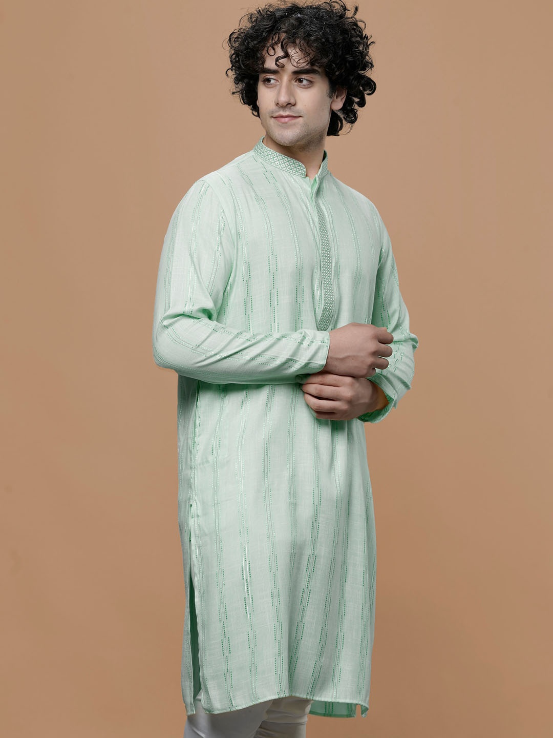 

MAAHI FABS Geometric Woven Design Mandarin Collar Thread Work Kurta, Green