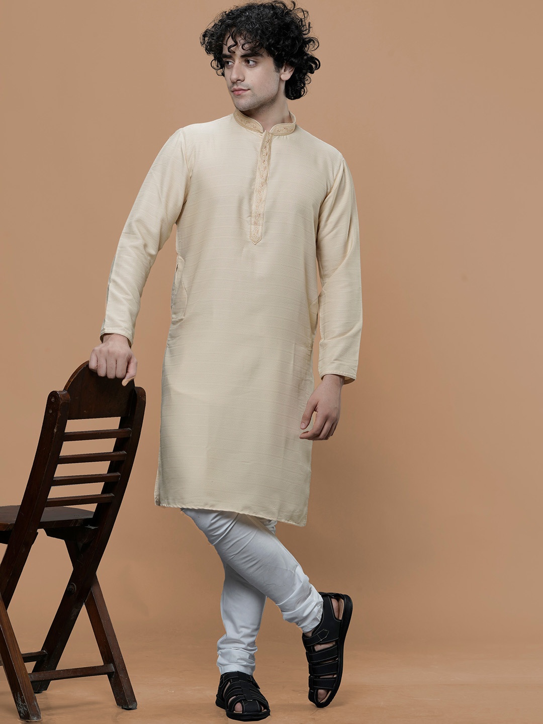 

MAAHI FABS Ethnic Motifs Woven Design Thread Work Cotton Kurta, Cream