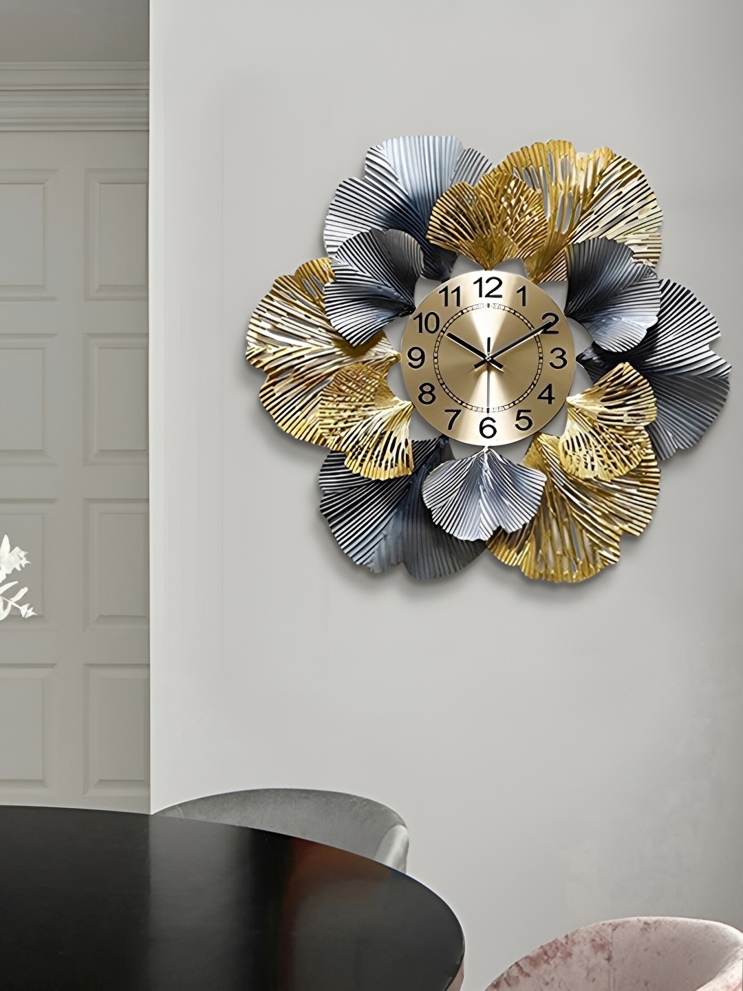 

HANDICRAFTS TOWN Blue & Gold Toned Floral Traditional Wall Clock