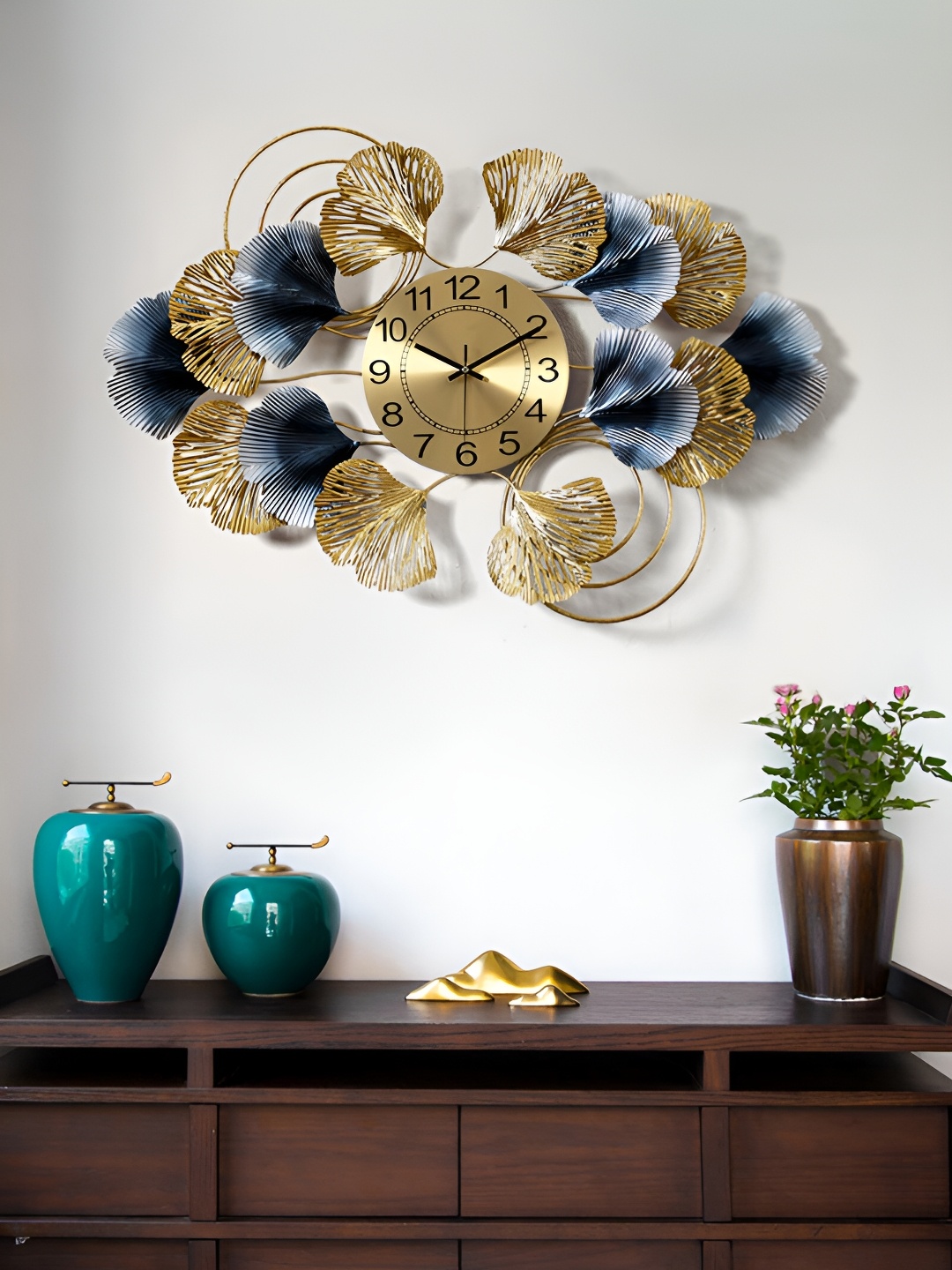 

HANDICRAFTS TOWN Blue & Gold Toned Floral Contemporary Wall Clock
