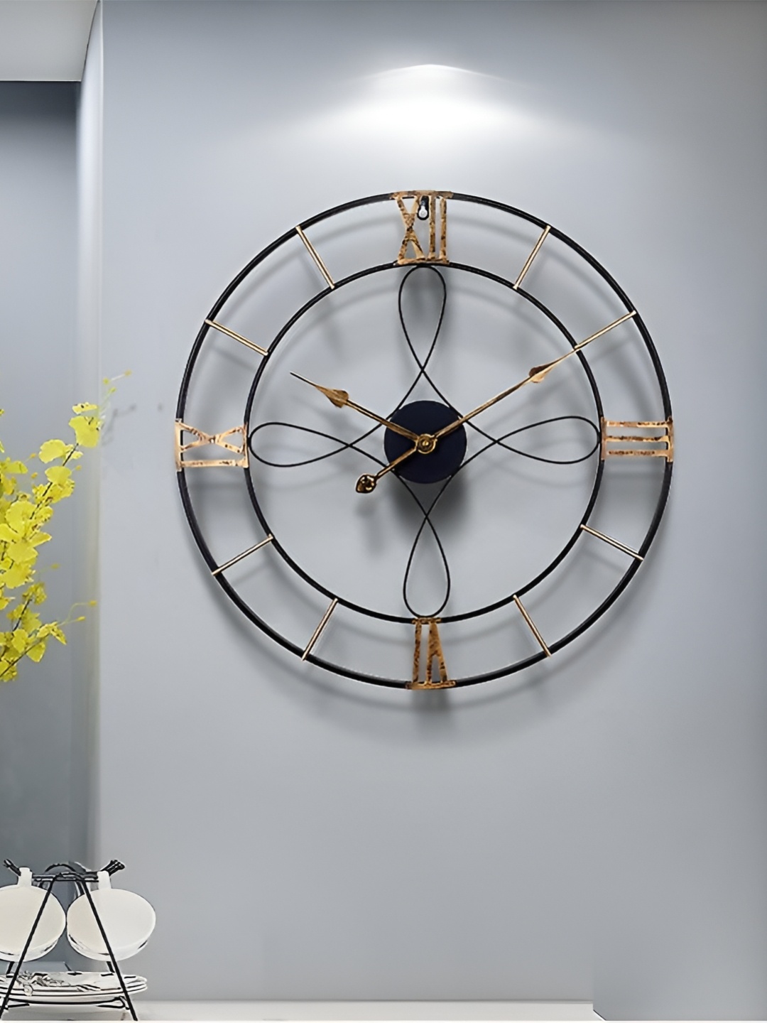 

HANDICRAFTS TOWN Gold Toned & Black Contemporary Wall Clock