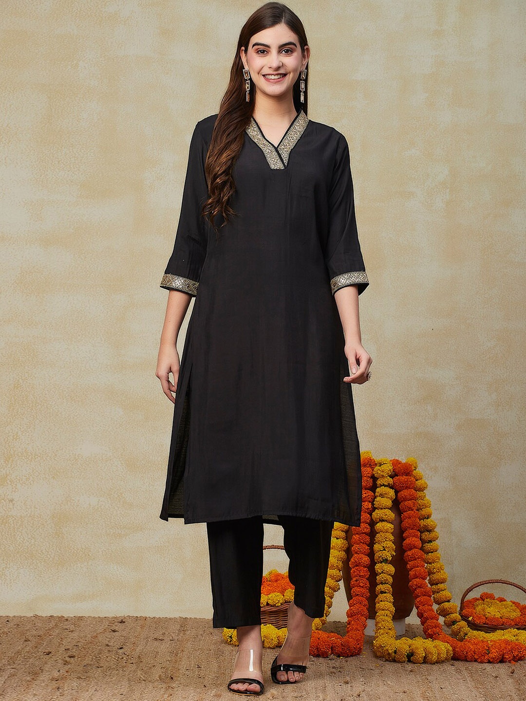 

FASHOR Ethnic Motifs Yoke Designed Regular Sequinned Kurta With Trousers, Black