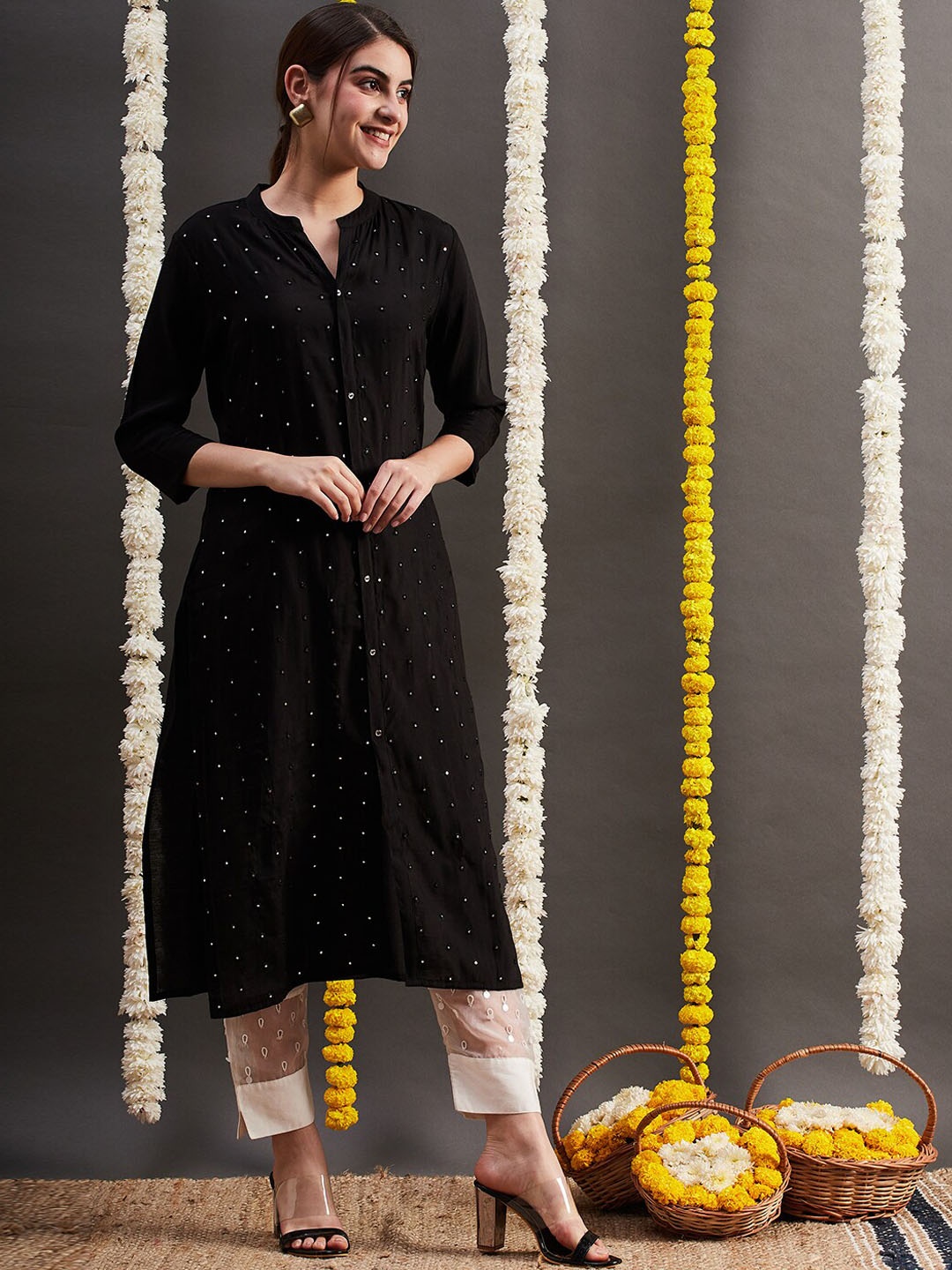 

FASHOR Ethnic Motifs Embroidered Mirror Work Straight Kurta, Black
